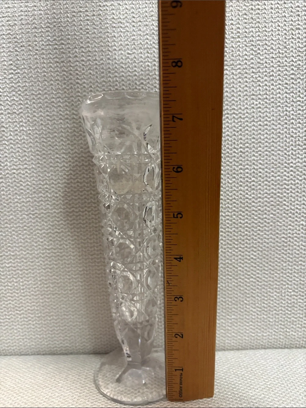 Clear Cut-Pattern Bud Vase – Elegant Crystal-Style Accent
